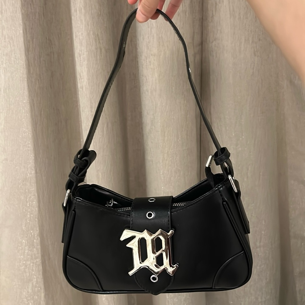 Small baguette bag letter decor